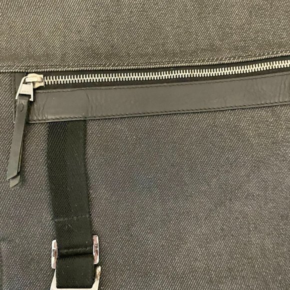 Pristine GUCCI Messenger Bag - Picture 7 of 13